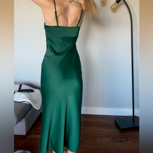 Beautiful emerald satin slip dress with tailored chest detail ✨ - Picture 10 of 11